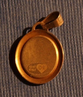 Finally-My-First-Gold-At-A-Yard-Sale.